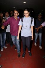 Shraddha Kapoor Spotted At Airport on 15th Sept 2017 (1)_59bc8abaa3ea8.JPG