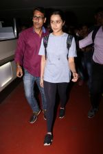 Shraddha Kapoor Spotted At Airport on 15th Sept 2017 (13)_59bc8ac2b7a12.JPG