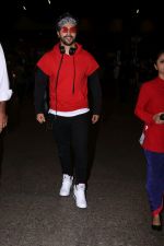 Varun Dhawan Spotted At Airport on 17th Sept 2017 (1)_59bf70262c9eb.JPG