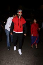 Varun Dhawan Spotted At Airport on 17th Sept 2017 (2)_59bf7026dfc96.JPG