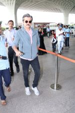 Anil Kapoor Spotted At Airport on 18th Sept 2017 (11)_59c0b48948185.JPG