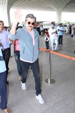 Anil Kapoor Spotted At Airport on 18th Sept 2017 (12)_59c0b48a37e9f.JPG