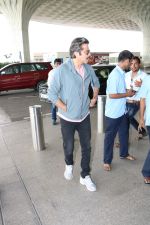 Anil Kapoor Spotted At Airport on 18th Sept 2017 (5)_59c0b4833f778.JPG
