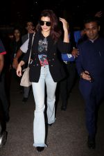 Jacqueline Fernandez Spotted At Airport on 19th Sept 2017 (6)_59c0b4979cf2e.JPG