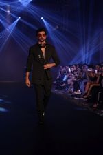 Hrithik Roshan at Tech Fashion Tour Season 3 on 20th Sept 2017 (9)_59c35eb87da90.JPG