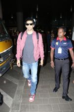 Aditya Roy Kapur Spotted At Airport on 22nd Sept 2017 (4)_59c52bfbe621d.JPG