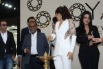 Jacqueline Fernandez, Amruta Fadnavis at the Inauguration Of Shopping Exhibition on 22nd Sept 2017 (26)_59c52f91ab1e2.JPG