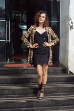 Taapsee Pannu At Dance Plus Final Episodes on 21st Sept 2017 (46)_59c51c9897a3e.JPG