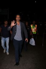Arjun Rampal Spotted At Airport on 23rd Sept 2017 (2)_59c5d33b64722.JPG