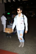 Karan Tacker Spotted At Airport on 22nd Sept 2017 (10)_59c5c8ac6d4a1.JPG