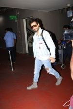 Karan Tacker Spotted At Airport on 22nd Sept 2017 (11)_59c5c8ad9640a.JPG