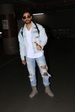 Karan Tacker Spotted At Airport on 22nd Sept 2017 (12)_59c5c8aed2342.JPG