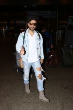 Karan Tacker Spotted At Airport on 22nd Sept 2017 (2)_59c5c8a2be7f2.JPG