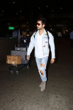 Karan Tacker Spotted At Airport on 22nd Sept 2017 (9)_59c5c8ab48e1e.JPG