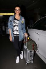 Surveen Chawla Spotted At Airport on 23rd Sept 2017 (15)_59c601427e157.JPG