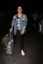 Surveen Chawla Spotted At Airport on 23rd Sept 2017 (9)_59c6013eee952.JPG