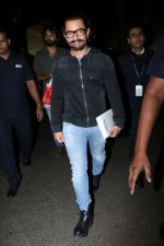 Aamir Khan Spotted At Airport on 26th Sept 2017 (10)_59c9cb26e1736.JPG