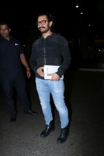 Aamir Khan Spotted At Airport on 26th Sept 2017 (14)_59c9cb2978f58.JPG