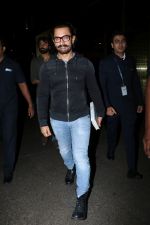 Aamir Khan Spotted At Airport on 26th Sept 2017 (6)_59c9cb2444e2b.JPG