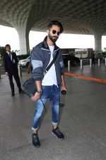 Shahid Kapoor Spotted At Airport on 25th Sept 2017 (1)_59c9cb539a822.JPG