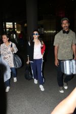 Alia Bhatt with her mother Soni Razdan spotted at airport on 27th Sept 2017 (15)_59ccd3c7326b6.JPG