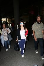 Alia Bhatt with her mother Soni Razdan spotted at airport on 27th Sept 2017 (16)_59ccd405b32a2.JPG