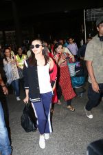 Alia Bhatt with her mother Soni Razdan spotted at airport on 27th Sept 2017 (19)_59ccd5575bb18.JPG