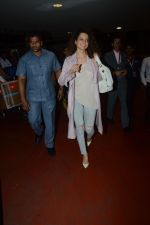 Kangana Ranaut Spotted At Airport on 27th Sept 2017 (15)_59ccd6ffc0d3c.JPG