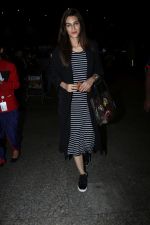 Kriti Sanon Spotted At Airport on 27th Sept 2017 (10)_59ccd691ae158.JPG