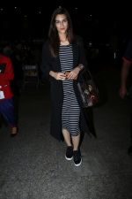 Kriti Sanon Spotted At Airport on 27th Sept 2017 (11)_59ccd6bc5617a.JPG