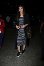Kriti Sanon Spotted At Airport on 27th Sept 2017 (12)_59ccd6e5bba9c.JPG