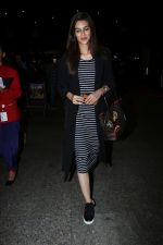 Kriti Sanon Spotted At Airport on 27th Sept 2017 (9)_59ccd674c7708.JPG