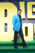 Salman Khan At Launch Of Bigg Boss Season 11 on 28th Sept 2017 (1)_59cce0aa287f8.JPG