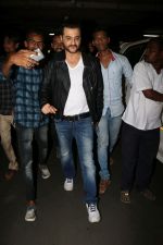 Sanjay Kapoor Spotted At Airport on 28th Sept 2017 (25)_59cce31ce56ad.JPG