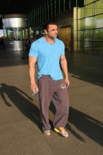 Sohail Khan Spotted At Airport on 28th Sept 2017 (11)_59cce4636f3a5.JPG