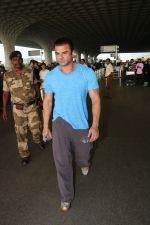 Sohail Khan Spotted At Airport on 28th Sept 2017 (3)_59cce330400de.JPG