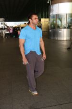 Sohail Khan Spotted At Airport on 28th Sept 2017 (6)_59cce3a0a1207.JPG