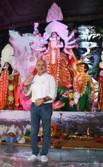 Anupam Kher at North Bombay Sarbojanin Durga Puja on 29th Sept 2017_59d2246ddecf3.JPG