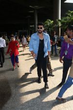 Arjun Kapoor Spotted At Airport on 30th Sept 2017 (13)_59d23646c13dd.JPG