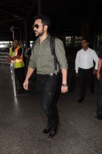 Emraan Hashmi Spotted At Airport on 29th Sept 2017 (7)_59d21cb248f7f.JPG