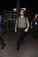 Emraan Hashmi Spotted At Airport on 29th Sept 2017 (8)_59d21cd04befc.JPG