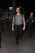 Emraan Hashmi Spotted At Airport on 29th Sept 2017 (9)_59d21ce76a2a1.JPG