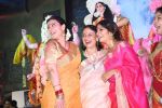 Kajol Devgan with Tanuja Mukherjee and Tanisha Mukherjee at North Bombay Sarbojanin Durga Puja on 29th Sept 2017_59d2250169758.JPG
