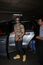 Manish Paul spotted at International Airport on 30th Sept 2017 (11)_59d21720653e8.JPG