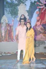 Ranbir Kapoor with Alia Bhatt at North Bombay Sarbojanin Durga Puja Samiti_s Maha Navami Puja on 30th Sept 2_59d233fd7af6d.JPG