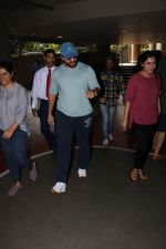 Saif Ali Khan Spotted At Airport on 30th Sept 2017 (7)_59d2345ac685c.JPG