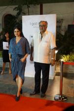 Sridevi, Boney Kapoor at the Launch Of IPhone 8 & IPhone 8+ At iAzure on 29th Sept 2017 (56)_59d21f0b96b73.JPG