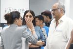 Sridevi, Boney Kapoor at the Launch Of IPhone 8 & IPhone 8+ At iAzure on 29th Sept 2017 (59).JPG_59d21f7284abf.JPG