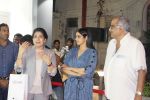 Sridevi, Boney Kapoor at the Launch Of IPhone 8 & IPhone 8+ At iAzure on 29th Sept 2017 (77)_59d21f22507c9.JPG