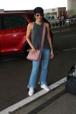 Mandira Bedi Spotted At Airport on 2nd Oct 2017 (10)_59d51eefd15ae.JPG